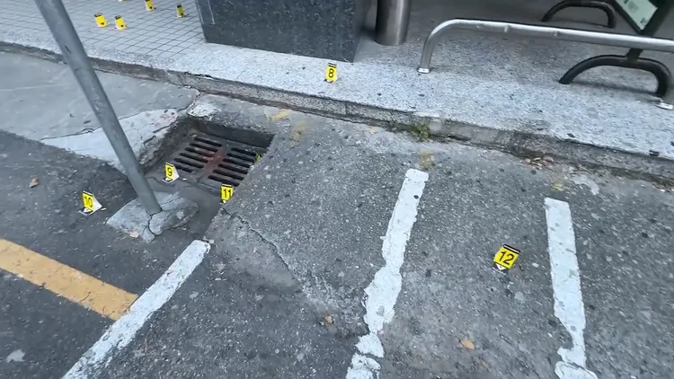 現場遺留許多彈殼。民眾提供