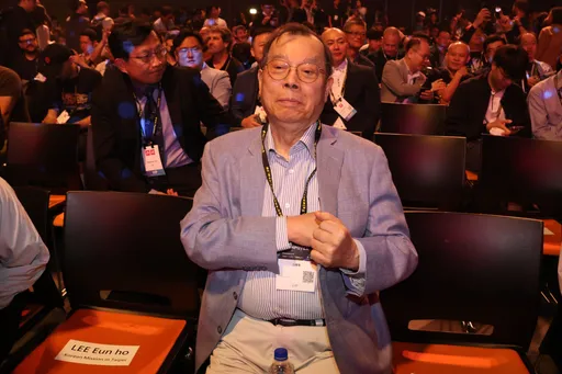 從醫師世家到藝術收藏家　黃崇仁跨足生技、美食、航空打造多元版圖