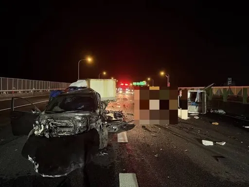 國3凌晨驚魂！29歲男自撞擋路中　慘釀5車連環撞
