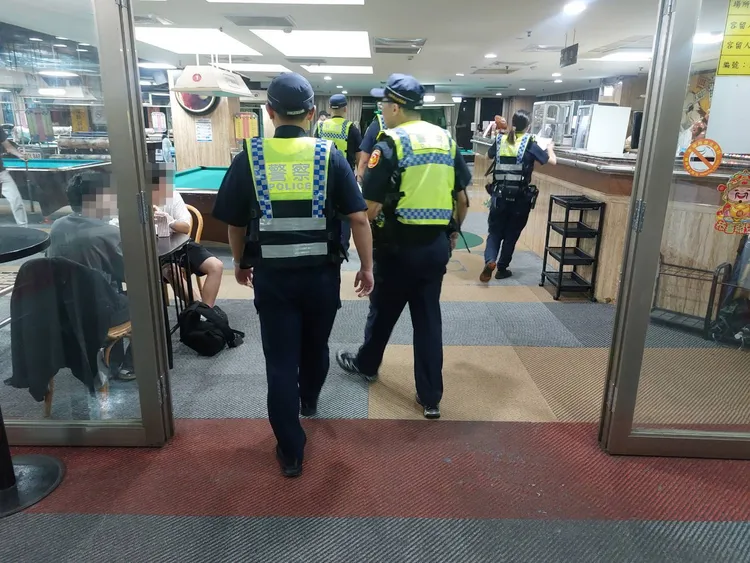 警方執行青春專案勤務。桃園警分局提供