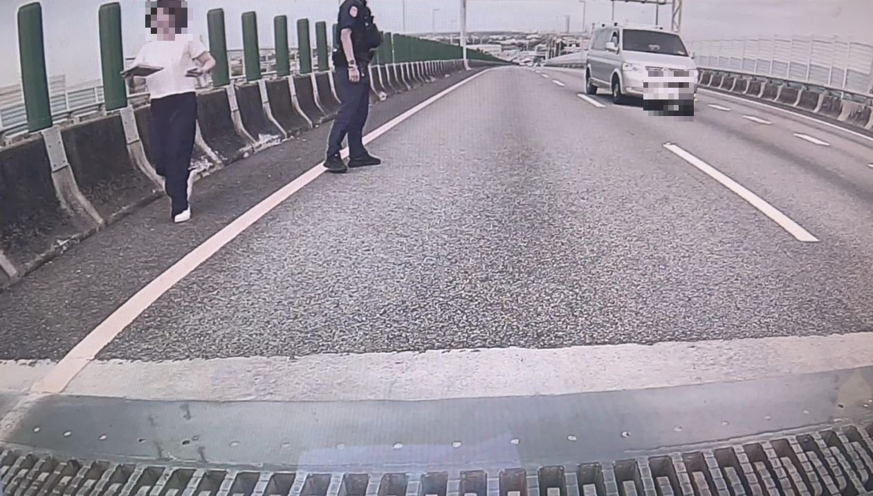 忘了手機放車頂!飆國道藍牙斷線驚覺「噴了」 熱心警助定位尋回