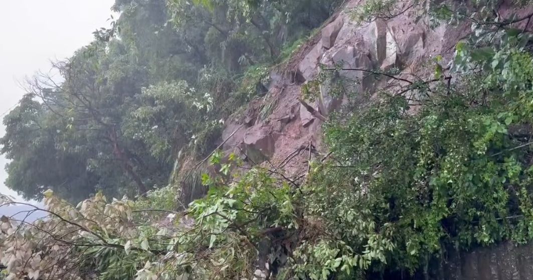 陽明山巨石崩落!公車被迫改道 蔣萬安:還需要一段時間