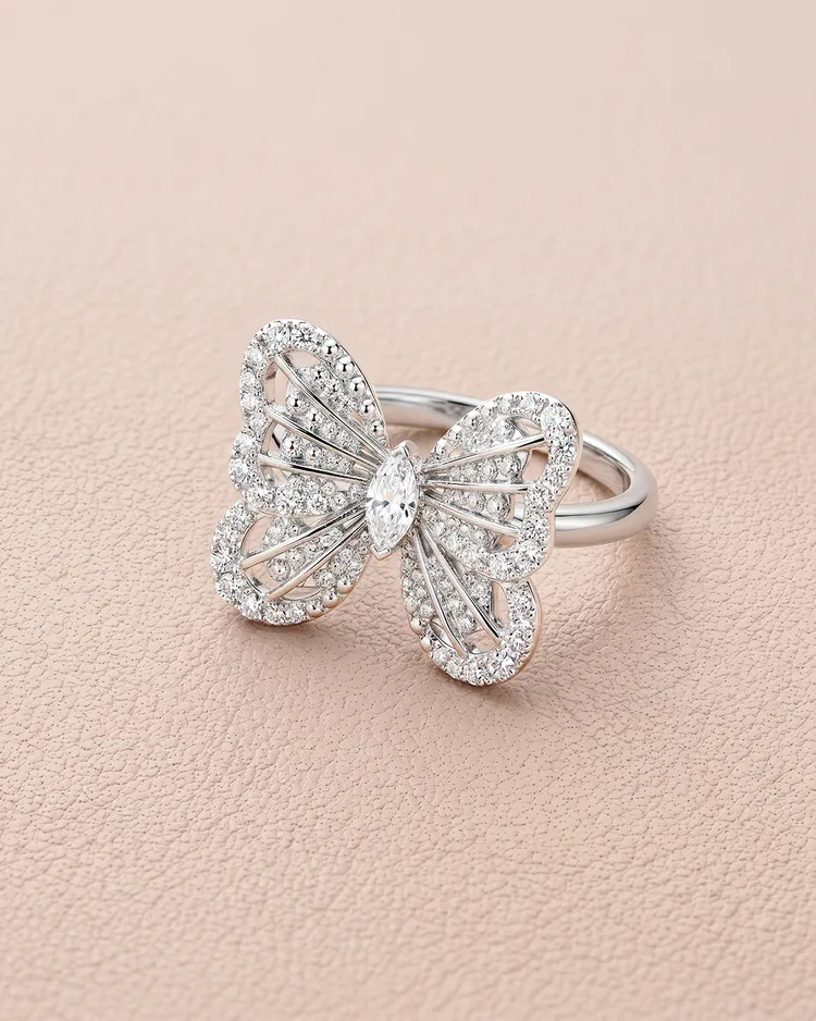 De Beers Portraits of Nature蝴蝶系列。
品牌提供