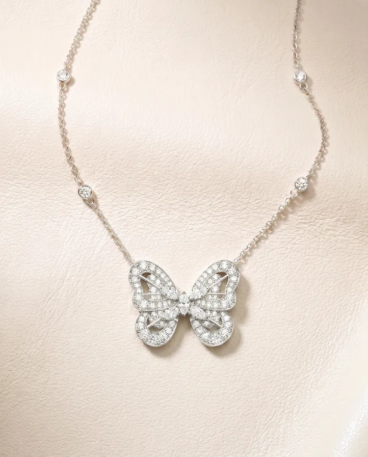 De Beers Portraits of Nature蝴蝶系列。
品牌提供