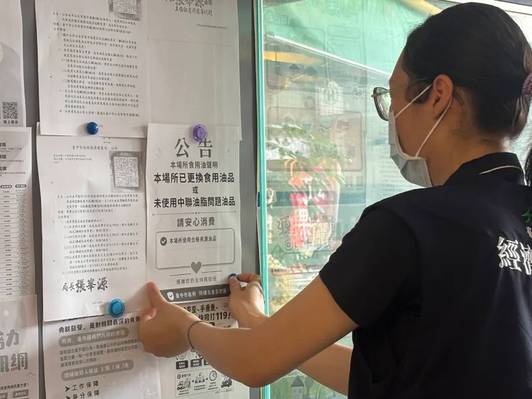 台中市經發處在各個公有市場查核完成，並張貼讓消費者安心。市府提供