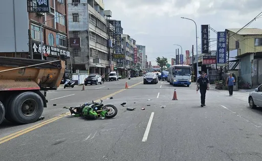 驚悚！大型重機猛撞曳引車　騎士噴飛送醫不治　大車駕駛涉酒駕