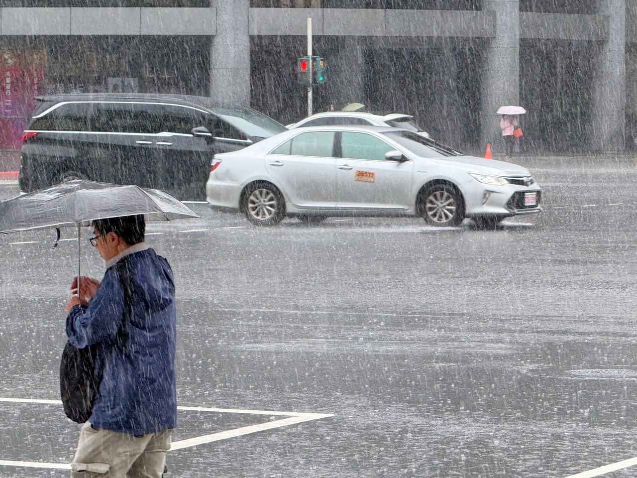 5縣市「紫爆」超大豪雨!巴威風雨最劇烈時刻來了
