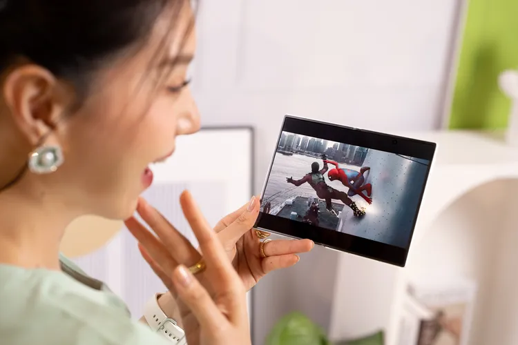 三星Galaxy Z Fold8 Ultra、Galaxy Z Fold8與Galaxy Z Flip8將於7月30日開放預購，三星同步推出容量升級與早鳥贈品，三款新機售價分別為65,900元、59,900元及38,900元起，預計8月14日正式上市。三星提供