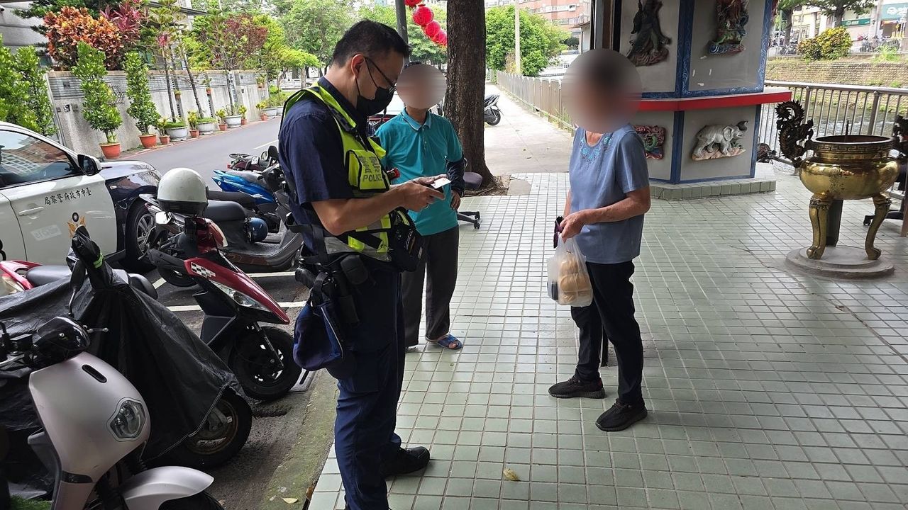 買完饅頭卻忘了回家的路 「溝仔邊在哪」引熱心民眾報警求助