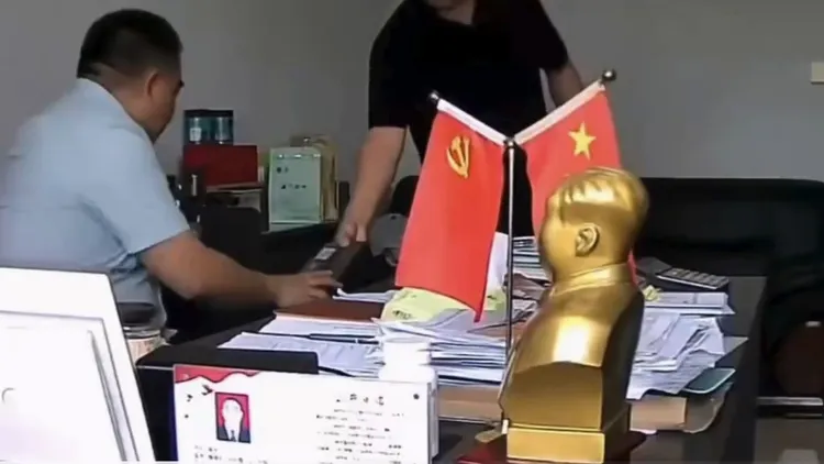張祥在辦公室收賄。翻攝自X
