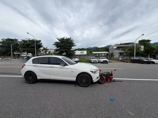 花蓮車禍!　女騎士疑闖紅燈遭無照女撞重傷