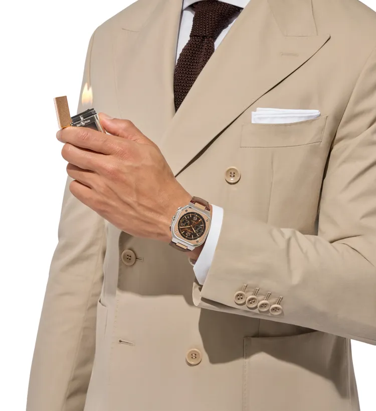 Bell & Ross BR-05 Chrono S.T. Dupont 計時腕錶，42mm，精鋼與18K玫瑰金錶殼，棕色太陽射線紋錶盤，棕色鱷魚紋皮革錶帶，BR-CAL.326自動上鏈機芯，動力儲存60小時，防水深度100米，限量150只，48萬4000元。品牌提供