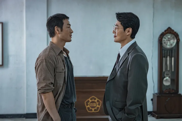 朴海秀（左）、李熙俊主演的《稻草人》入圍6項大獎最風光。friDay影音提供