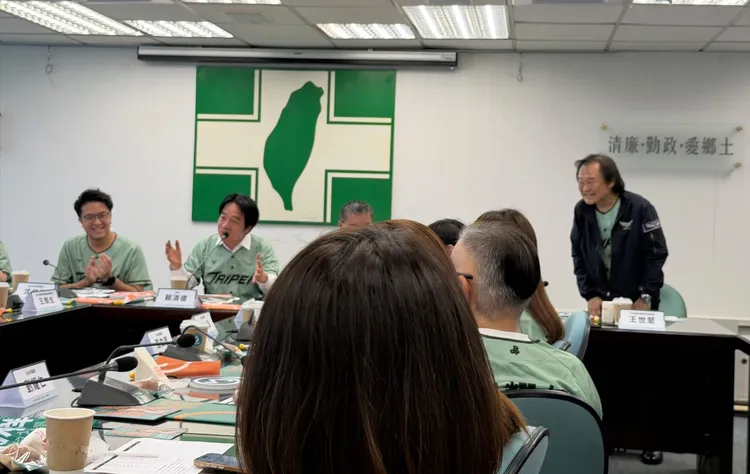 民進黨立委王世堅17日震撼宣布，將正式接任沈伯洋台北市長競選總部的副主任委員。王世堅臉書