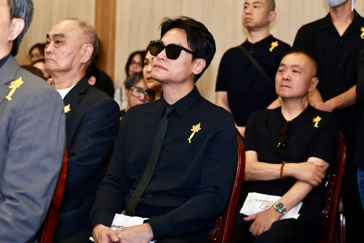 王振復面露哀戚。民視提供