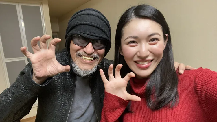 AV女優塩見彩與導演TOHJIRO多次會面。翻攝自塩見彩X