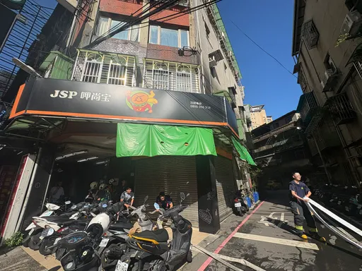 板橋公寓火警燒床墊　30歲男命危送醫