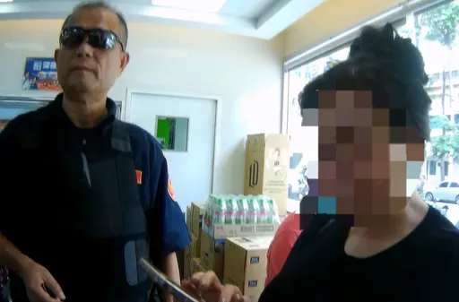婦人購買點萬元數！只因「寶貝」要幫換美金賺差價　保大警察即刻勸阻