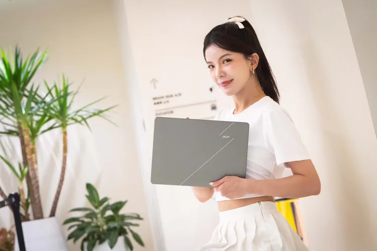 全新Swift Air 14（SFA14-I31）採用全鋁合金機身，重量僅約1.19公斤、最薄處12.9公釐，並支援180度攤平轉軸及最長21小時續航，鎖定學生與經常移動辦公的使用者。宏碁提供
