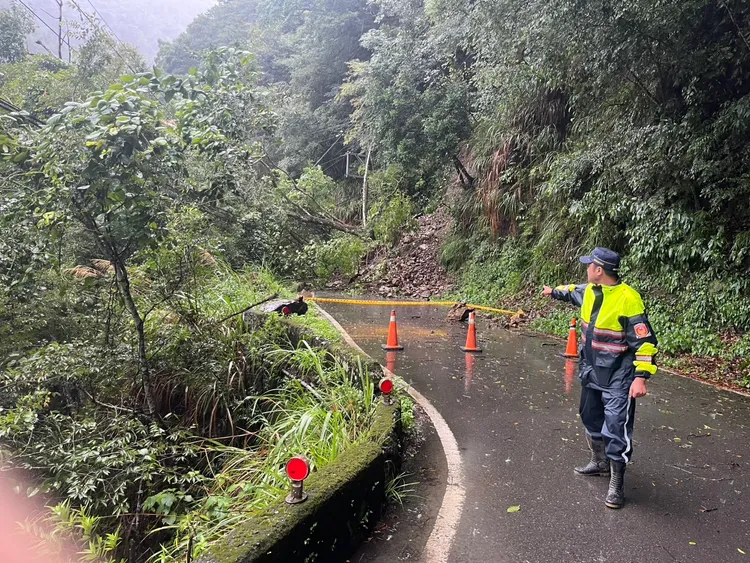 坍方現場。橫山警分局提供