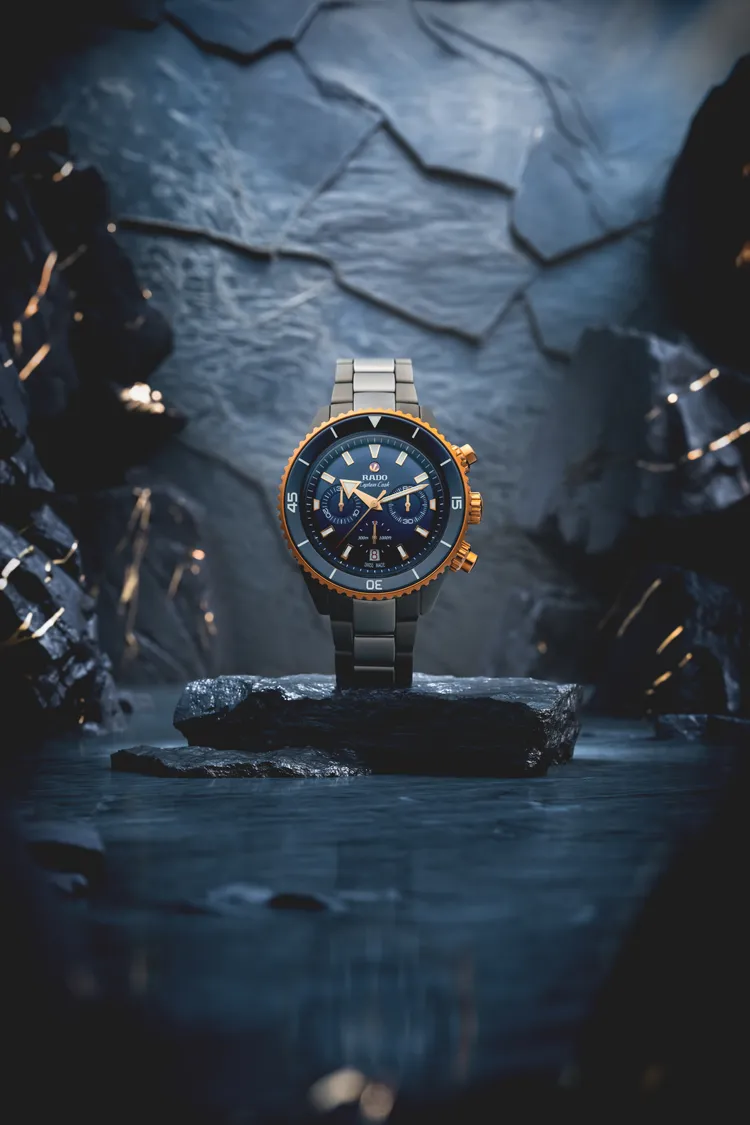 RADO Captain Cook庫克船長高科技陶瓷計時腕錶R32195202，20萬5700元。品牌提供