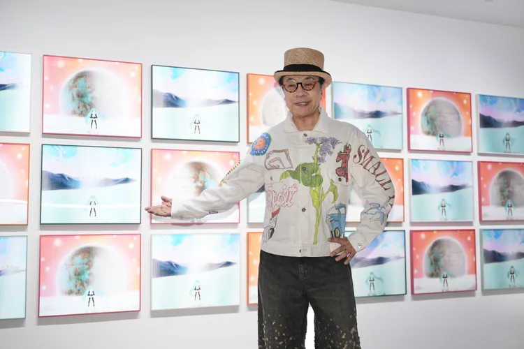 蔡康永今天出席與日本虛擬偶像「初音未來」合作，跨界翻玩當代藝術展覽。彭欣偉攝