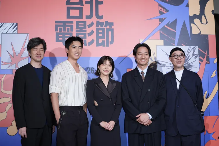 導演真壁幸紀（左起）、曾敬驊、岸井雪乃、藤原季節和製片阿部豪。彭欣偉攝