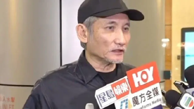 徐克昨晚在養和醫院外說明施南生臨終的情況。翻攝香港電影吧微博