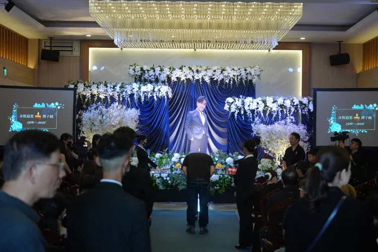 傅子純從人生畢業了。攝影中心攝