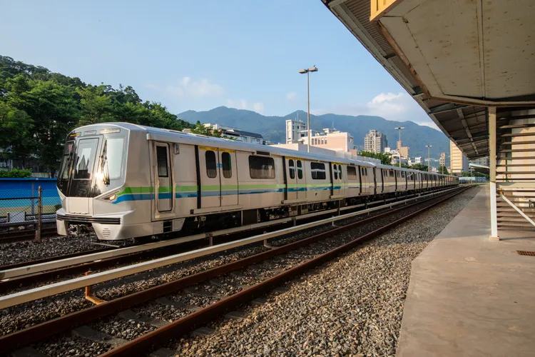 向韓國現代樂鐵採購10列新電聯車將分批抵台，目前第2列新車已運抵北投機廠。北捷提供