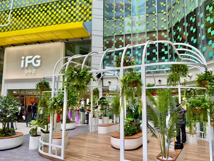 iFG台中店遠雄商場取經韓劇《淚之女王》百貨打造網美地標。莊偉祺攝