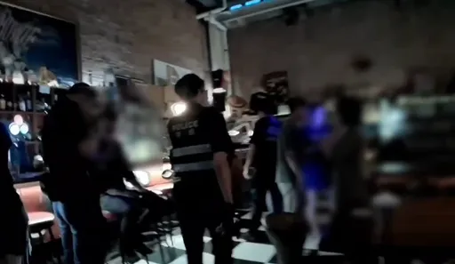華山文創內美籍男一拳尻倒法籍男　目擊者驚：眼角爆血