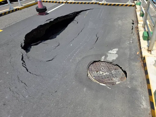 北市敦化北路驚傳路面塌陷疑飄瓦斯味　警消預佈水線戒備