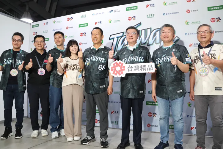 2026中華職棒明星對抗賽18日起連2天在台北大巨蛋登場。立法院長韓國瑜與行政院長卓榮泰、國防部長顧立雄、運動部長李洋、立委蔡其昌等人到場同樂。彭欣偉攝