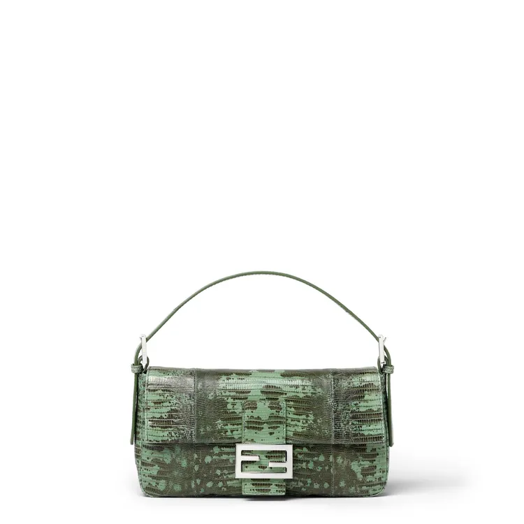 FENDI Baguette 26424綠色蜥蜴皮款，26萬4000元。品牌提供
