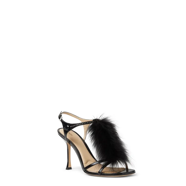 FENDI Noir黑色皮革涼鞋，5萬3200元。品牌提供