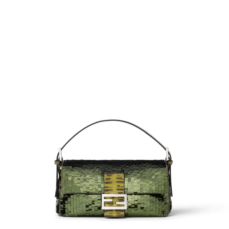 FENDI Baguette 26424綠色亮片款，19萬6000元。品牌提供