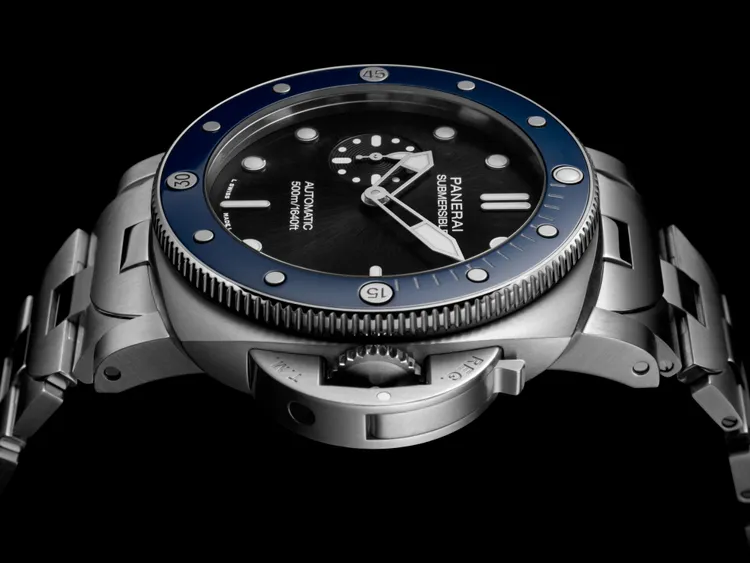 沛納海Submersible系列腕錶（PAM01756），44mm，磨砂精鋼錶殼，黑色太陽放射紋錶盤，精鋼鍊帶，P.980自動上鍊機械機芯，動力儲存3日，防水深度約500米，39萬6000元。品牌提供