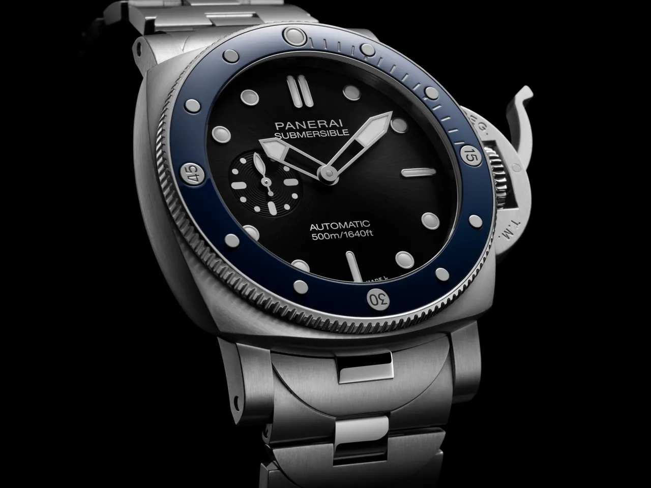 沛納海Submersible系列腕錶（PAM01756），44mm，磨砂精鋼錶殼，黑色太陽放射紋錶盤，精鋼鍊帶，P.980自動上鍊機械機芯，動力儲存3日，防水深度約500米，39萬6000元。品牌提供