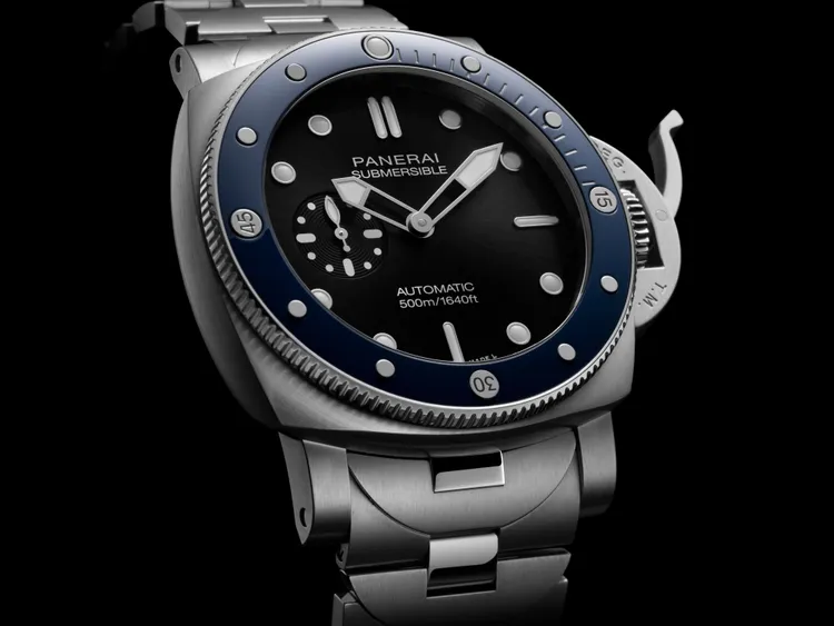 沛納海Submersible系列腕錶（PAM01756），44mm，磨砂精鋼錶殼，黑色太陽放射紋錶盤，精鋼鍊帶，P.980自動上鍊機械機芯，動力儲存3日，防水深度約500米，39萬6000元。品牌提供