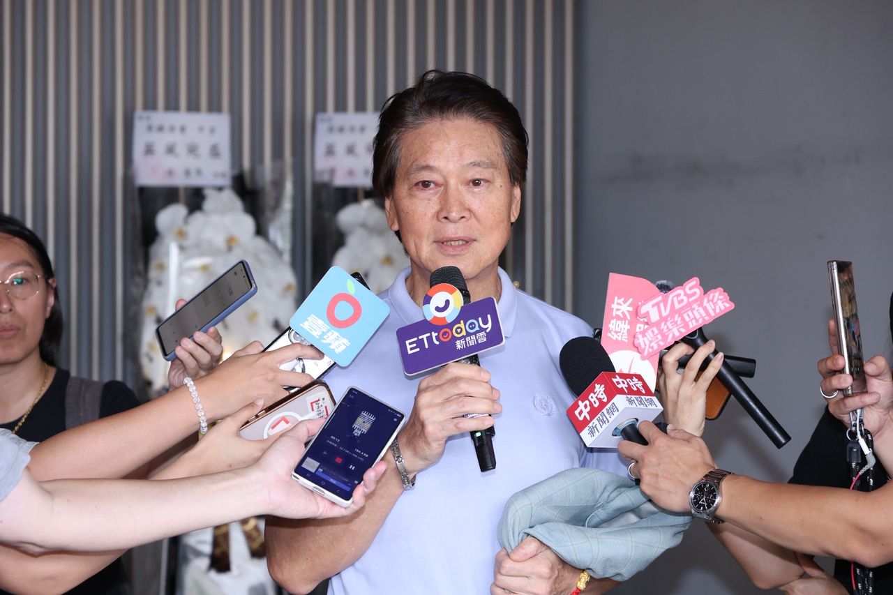 周麟告別式!劉尚謙淚崩送最後一程 謝陳美鳳伸援手