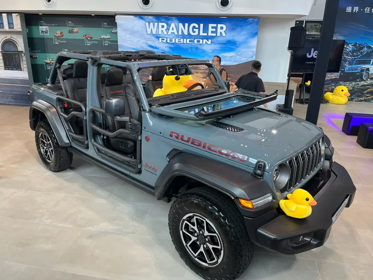 自宣布重返台灣市場以來，Jeep Wrangler已累積超過400張訂單，目前首批車輛已陸續交付，超過百位準車主選擇提前領車。周奕豪攝