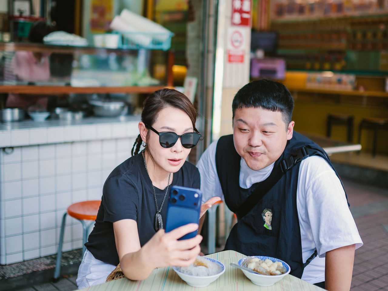 劉若英私下超反差!穿夾腳拖吃遍高雄 美食達人驚呼:根本行家