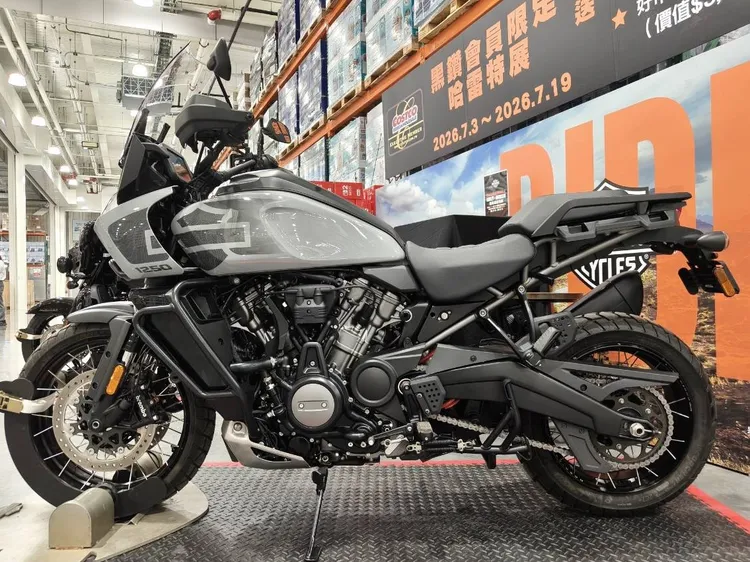 Pan America Special採用Revolution Max 1250水冷引擎，並配備主動式車高調整系統，兼顧公路與越野騎乘能力。業者提供