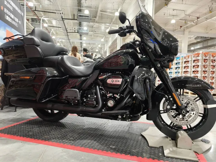 Ultra Limited為Harley-Davidson Touring車系旗艦，搭載Milwaukee-Eight V-Twin引擎，鎖定長途巡航需求。業者提供