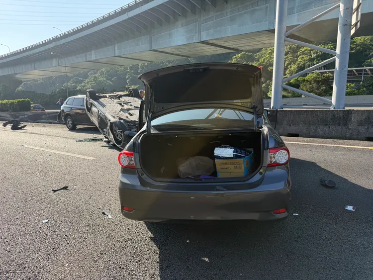 現場4車連環撞。翻攝畫面