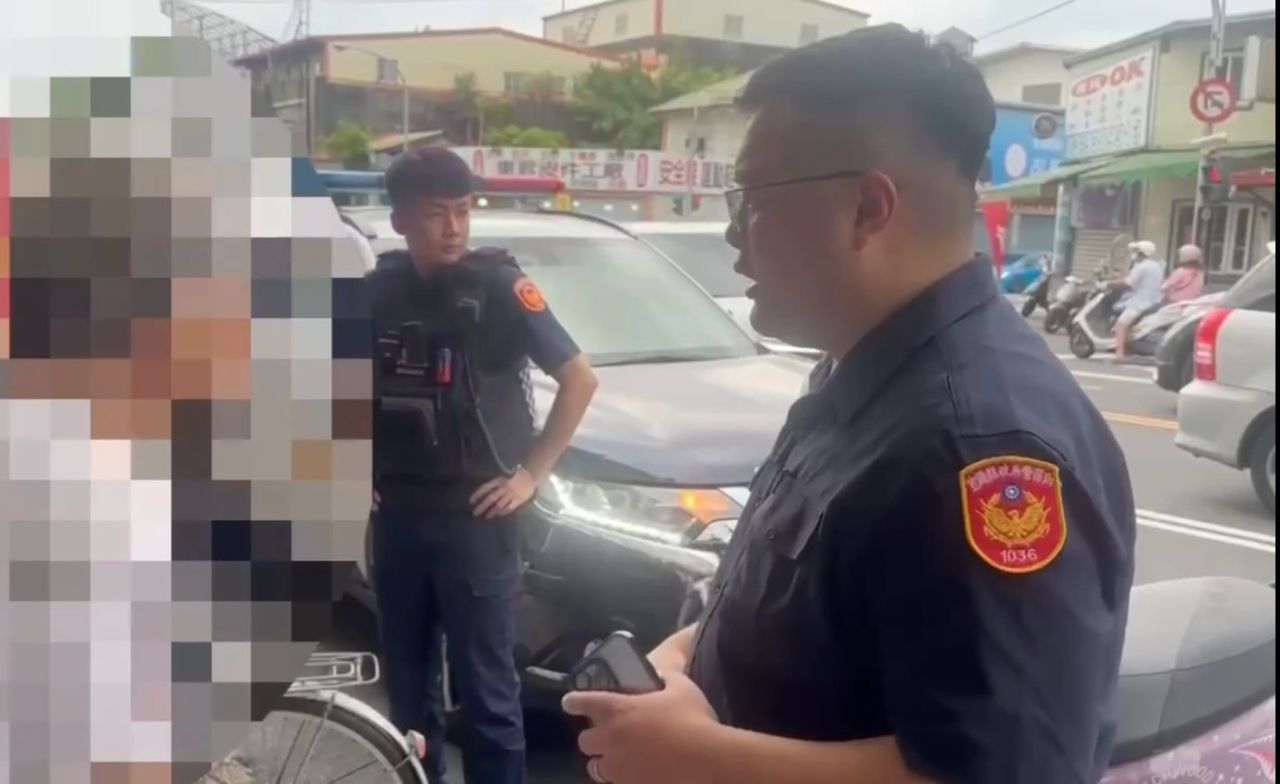 三秒膠猛灌車窗!拐杖老翁害特斯拉坐拖吊車 哨兵模式揭惡行