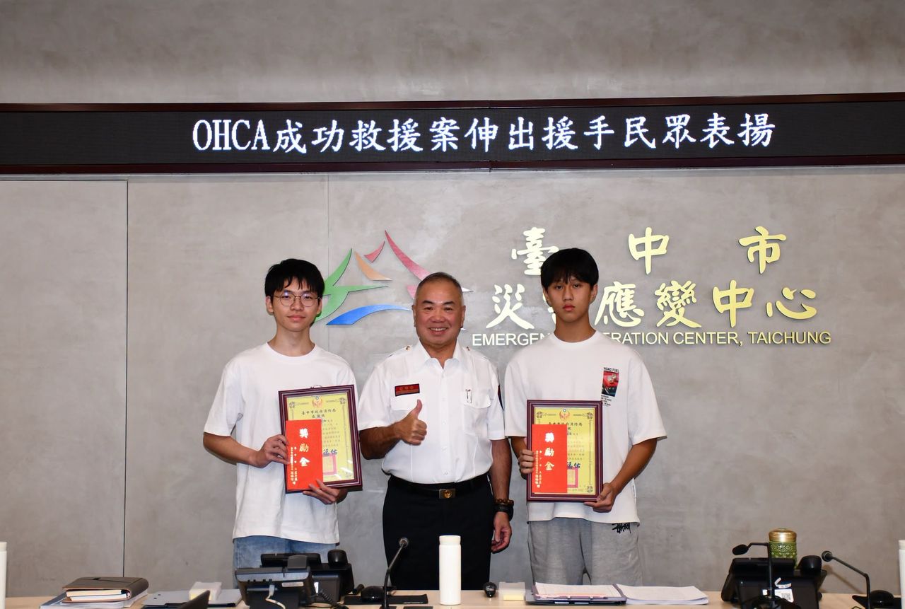 16歲少年圖書館OHCA 高中生「臨危不亂」CPR、AED救回一命