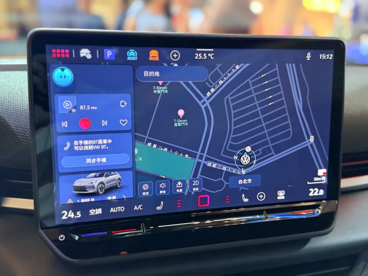 全新T-Roc搭載10.25吋Digital Cockpit Pro數位儀表與12.9吋Discover Pro中央觸控螢幕，透過MIB4系統提供更直覺的數位化操作體驗。林浩昇攝