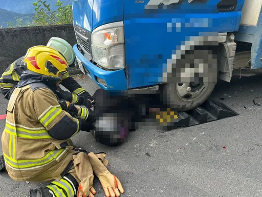 18歲騎士命喪合歡山公路　過彎不慎衝撞對向貨車卡車底慘死